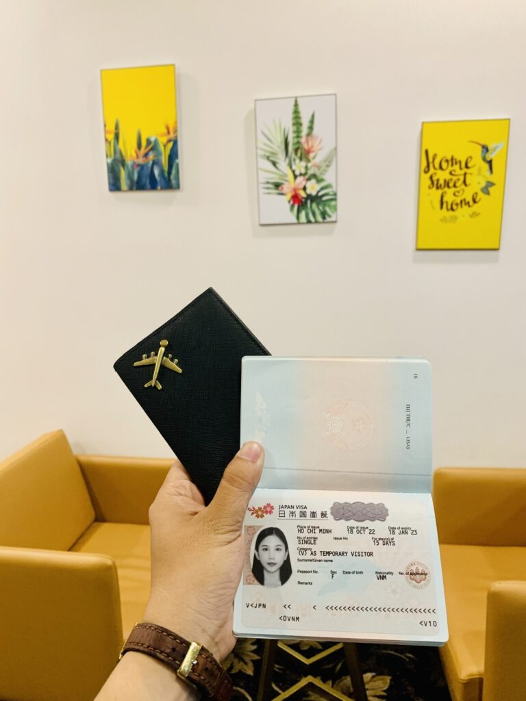 Khách hàng trẻ tuổi đậu Visa Nhật Bản tại Visa Liên Lục Bảo